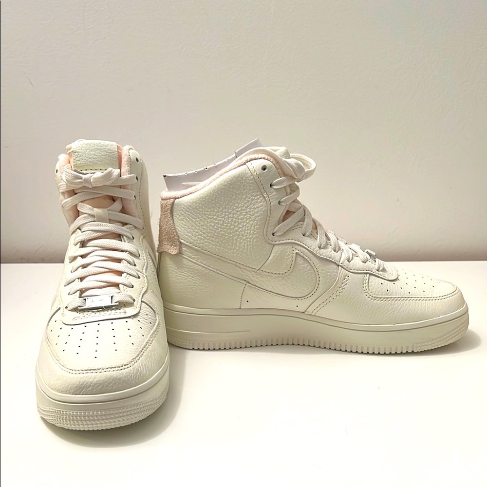 *NEVER WORN* Women’s Nike AF1